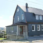 別荘 Familien-idyll Bibertalblick マッサーベルク